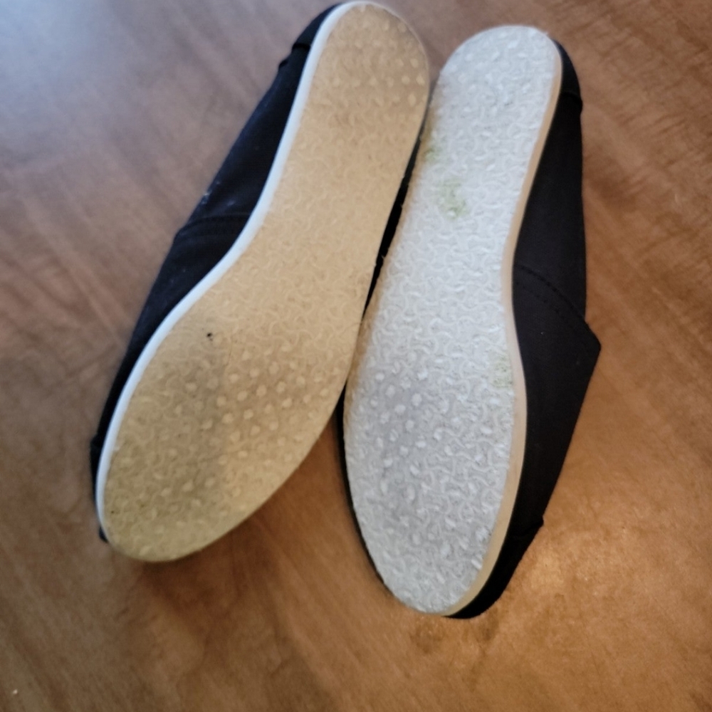 Toms - Picture 3 of 3